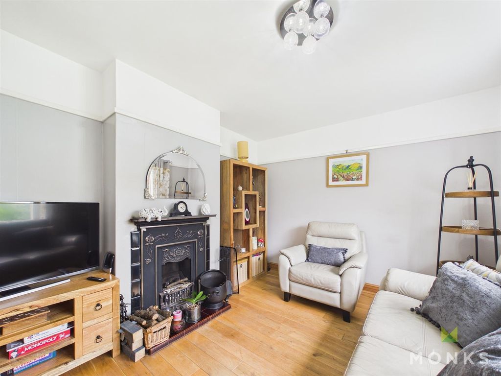 Property photo 2 of 18 Cam01520G0-Pr0370-Still033.Jpg