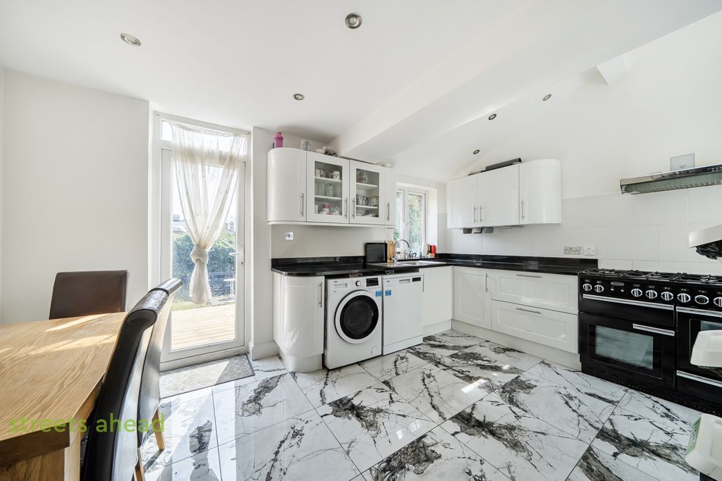 Property photo 3 of 24 6d75Ab6E-50E3-480...