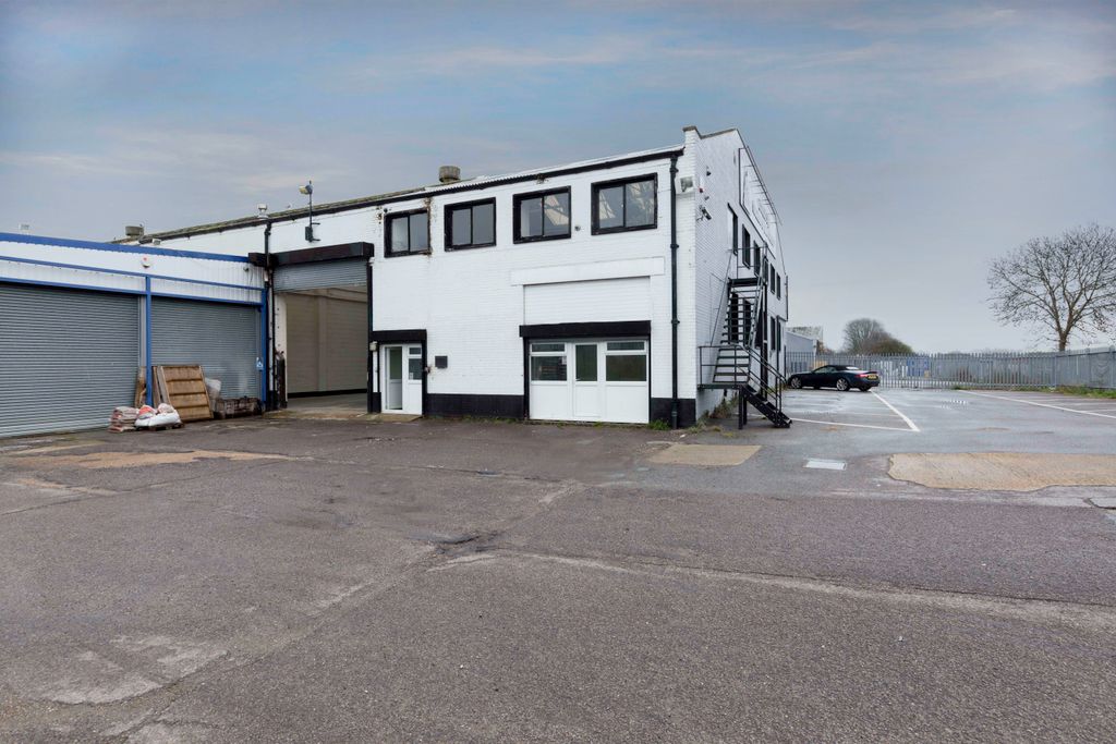 Property photo 3 of 6