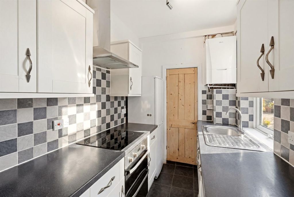 Property photo 3 of 21 16Rutlandst-006.Jpg