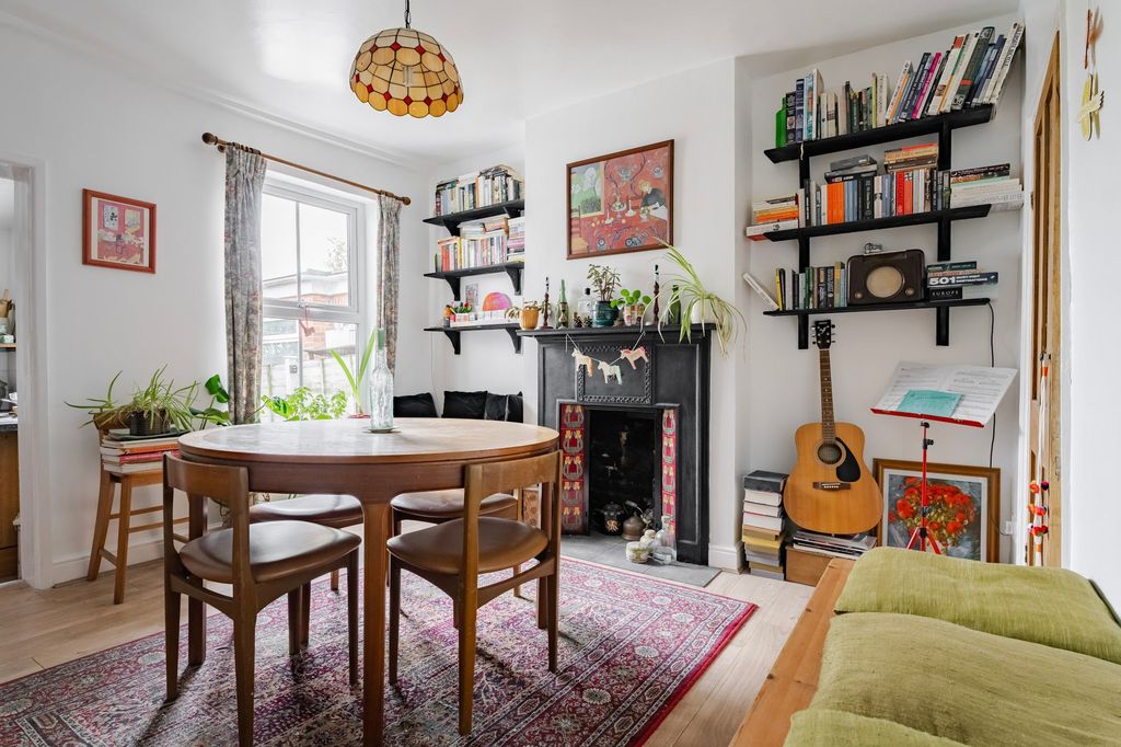 Property photo 2 of 18