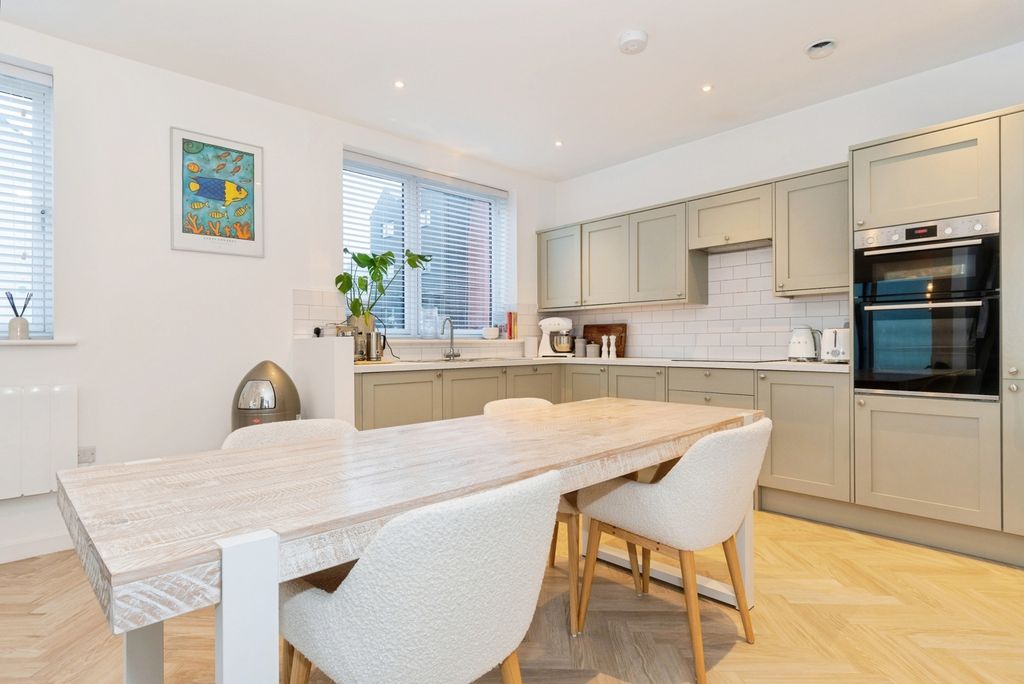 Property photo 2 of 20 Pbox-Img.Jpg