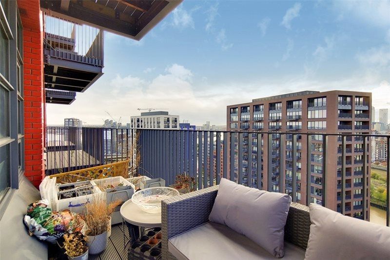 Property photo 3 of 10 .