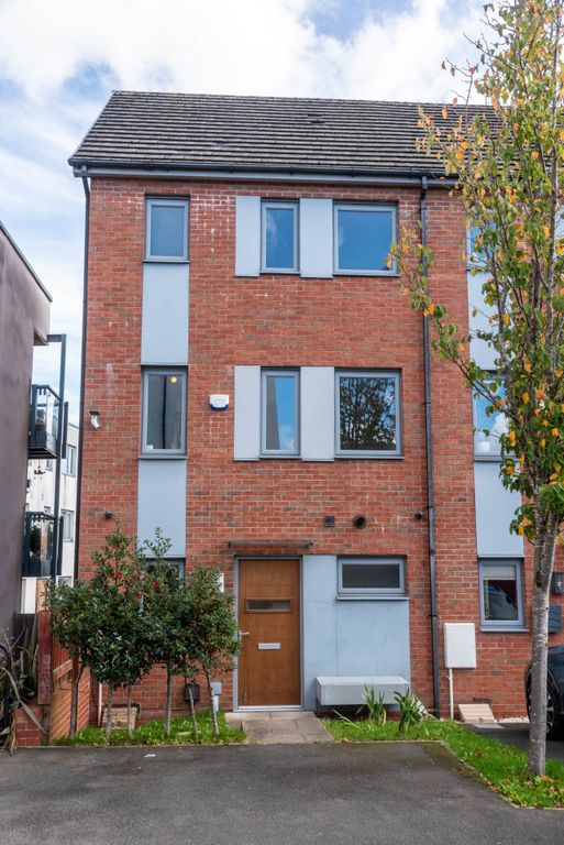 Property photo 3 of 43