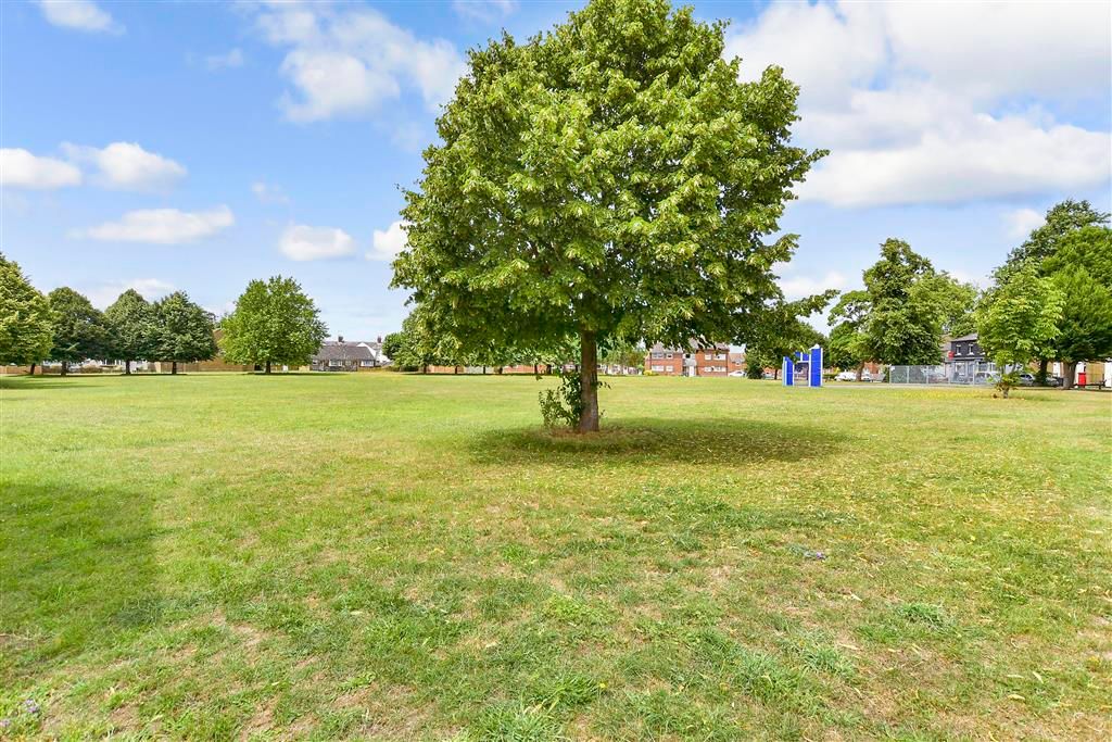 Property photo 1 of 4 Surrounding Area