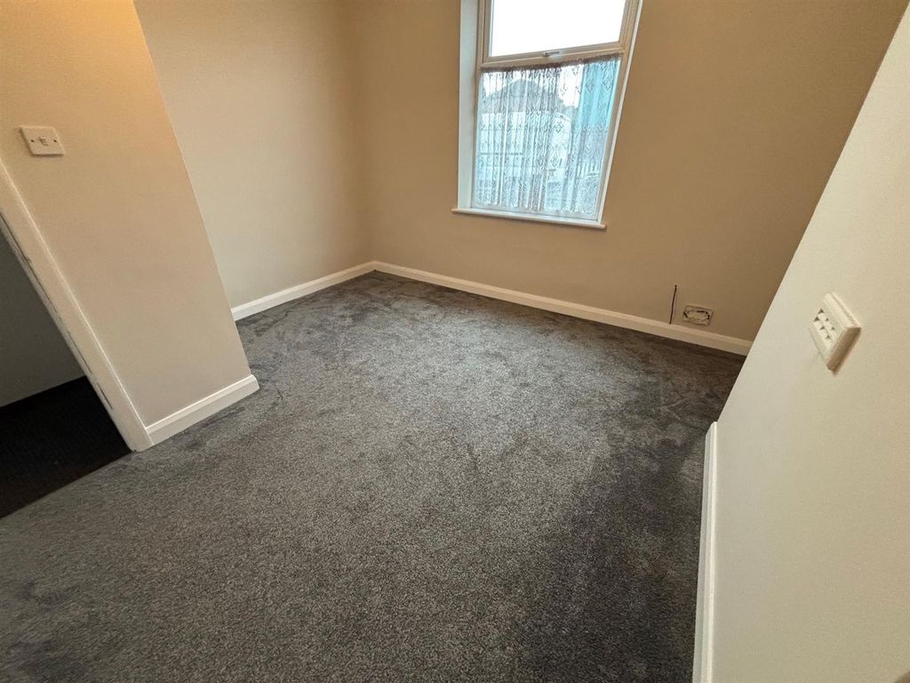 Property photo 1 of 4 Bedroom.Jpg