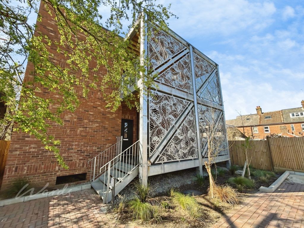 Property photo 1 of 9 Front