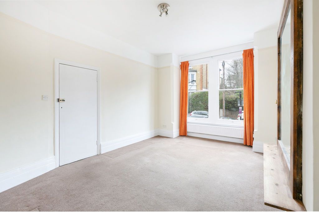 Property photo 3 of 7 Living Room