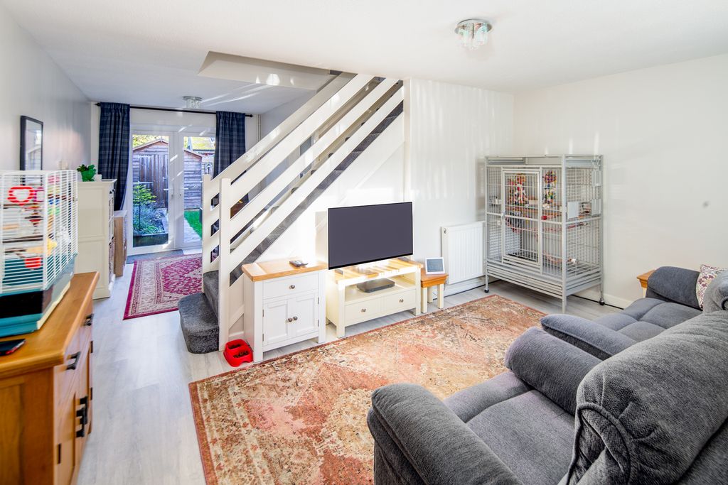 Property photo 3 of 18 Living Room