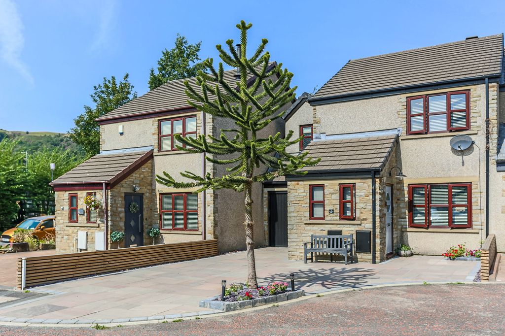 Property photo 1 of 27