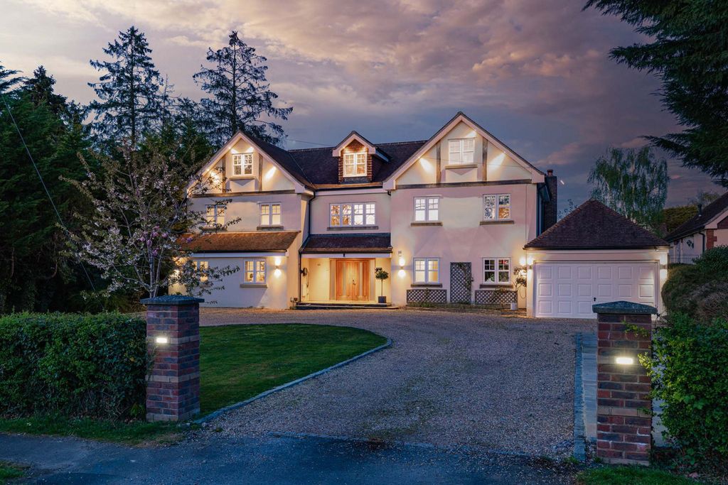 Property photo 1 of 32