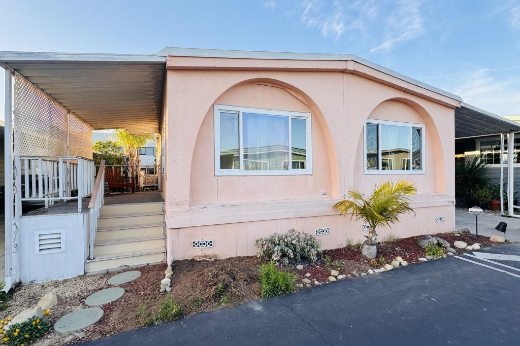 Property photo 1 of 6
