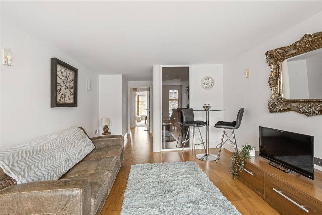 Property photo 3 of 22 Apt_5_80_Alma_Terrace7.Jpg