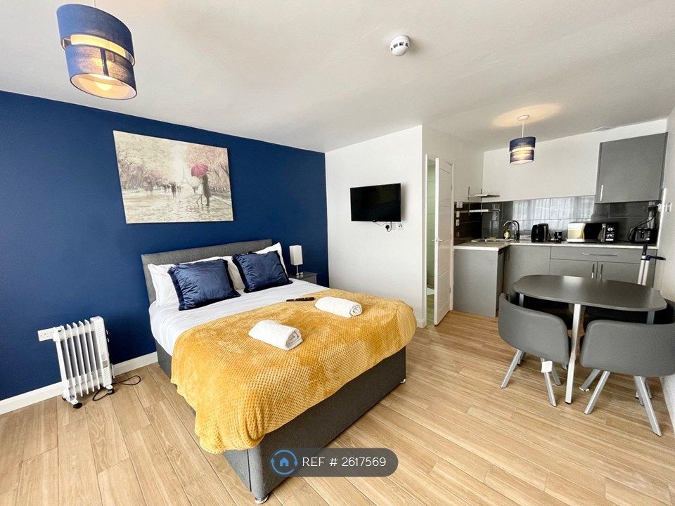 Property photo 1 of 17 Room 1