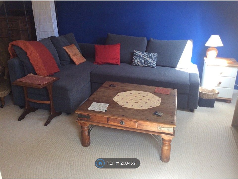 Property photo 1 of 4 Bed/Living Space