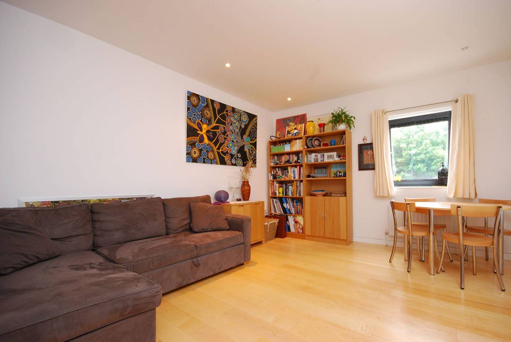 Property photo 2 of 8