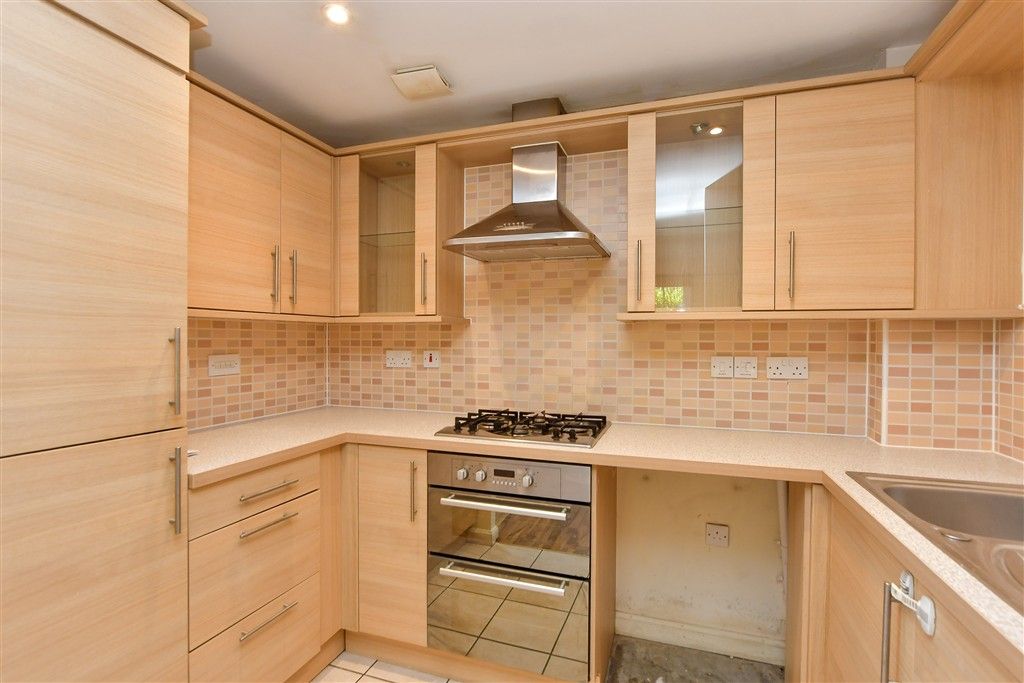 Property photo 2 of 8 Kitchen