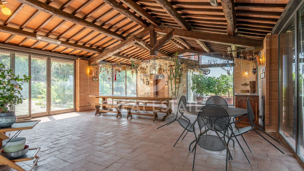 Property photo 2 of 40 Interiors