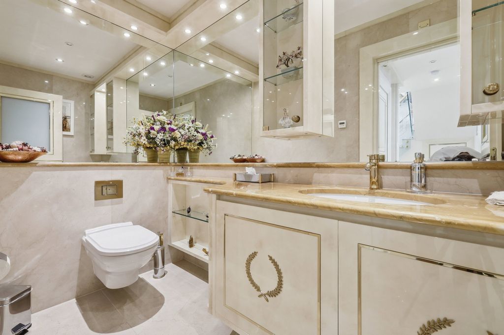 Additional image 40 of 5 bed detached house for saleWambrook Close, Hutton Mount, Brentwood CM13