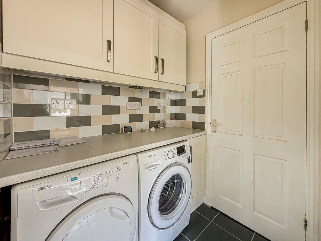 Property photo 3 of 19 12_86953.Jpg