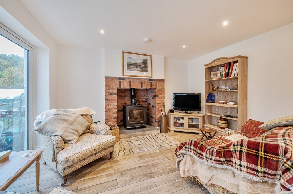 Property photo 3 of 17 1363708-3-68Ecd54...