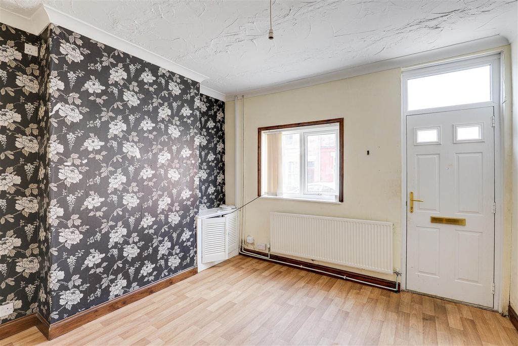 Property photo 2 of 13 5596.Jpg