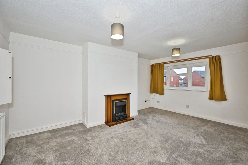 Property photo 2 of 31