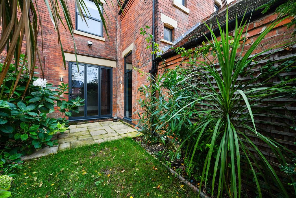 Additional image 24 of 5 bed semi-detached house to rentHamilton Drive NG7