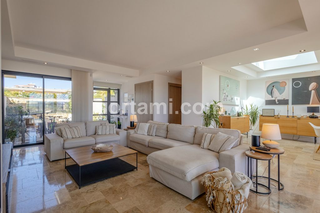 Property photo 3 of 47