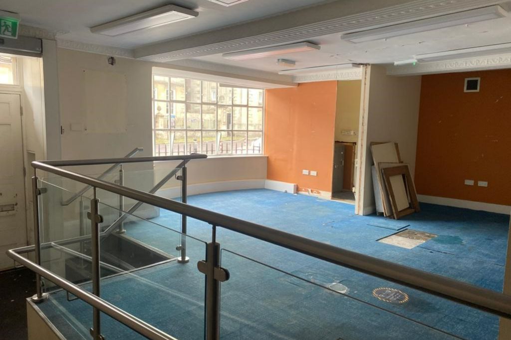 Property photo 3 of 12 3 Fore Street, Trowbridge, Wiltshire, Ba14 8Hy