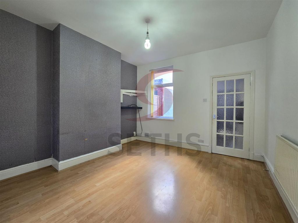 Property photo 3 of 8 Dining Room