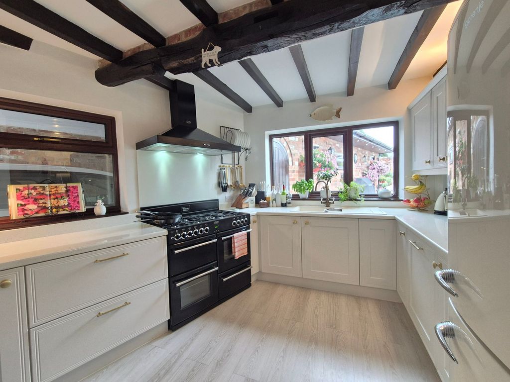 Property photo 2 of 33