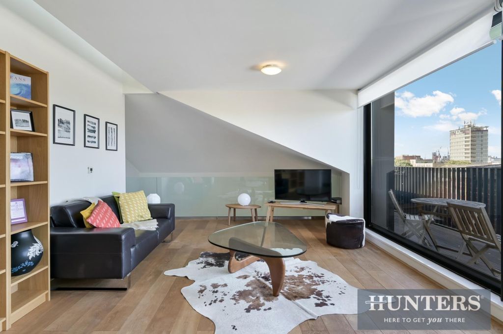 Property photo 3 of 8 Bazalgette Court-11.Jpg