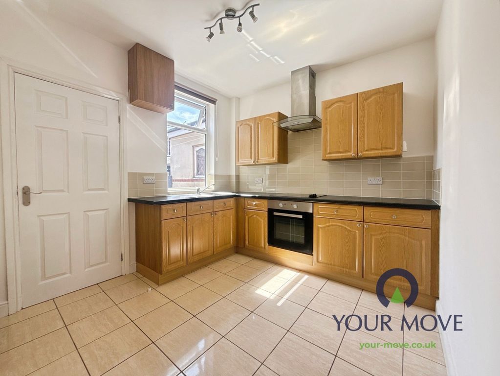 Property photo 2 of 10 Kitchen