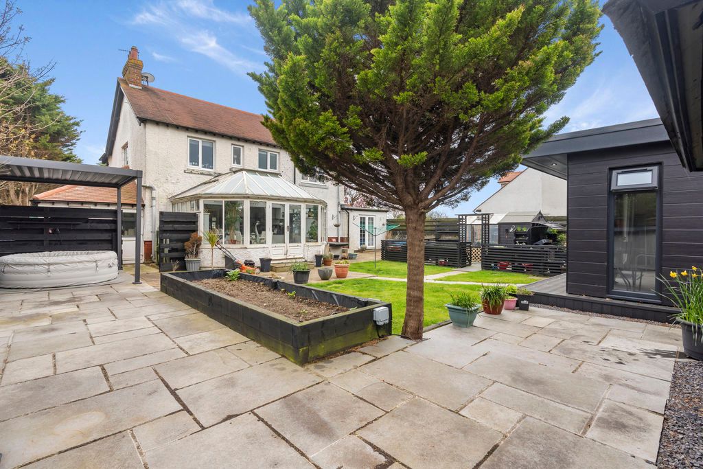 Property photo 2 of 50 Photo 38