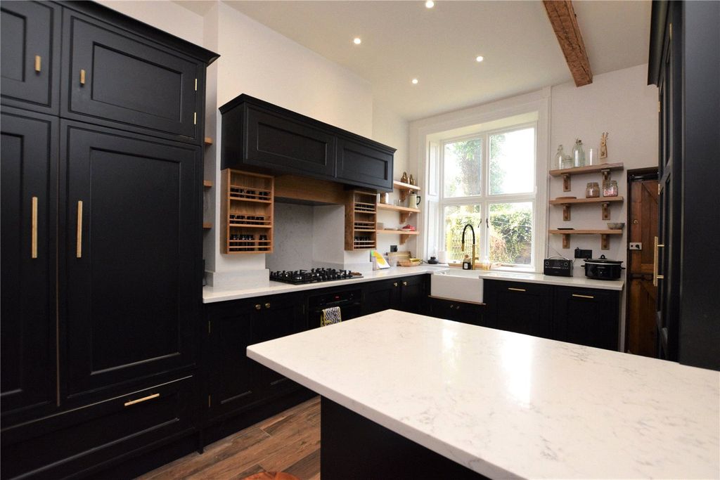 Property photo 3 of 16 Picture No. 28