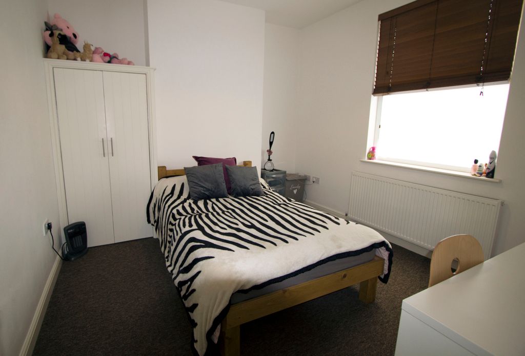 Property photo 3 of 9 Bedroom