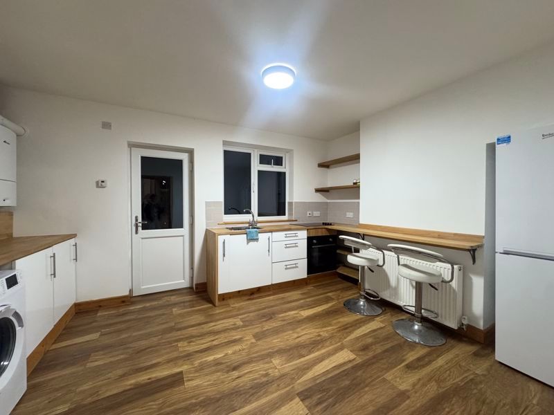 Property photo 1 of 6 Photo 5