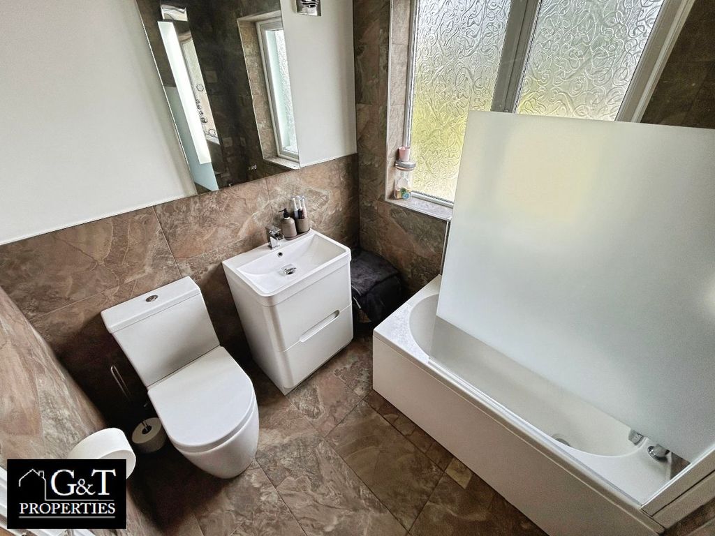 Property photo 2 of 25