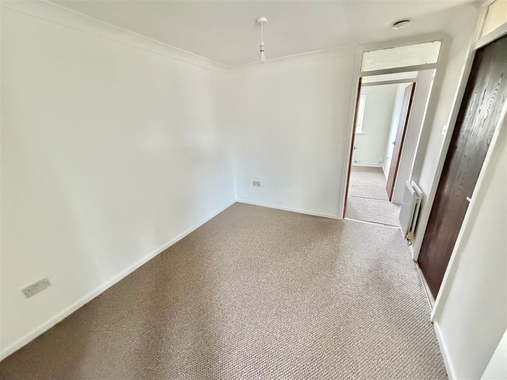 Property photo 3 of 16 Hallway