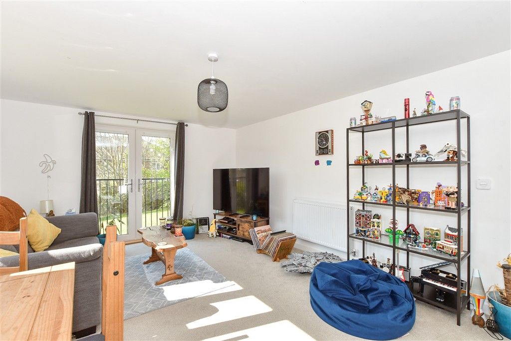 Property photo 2 of 8 Lounge