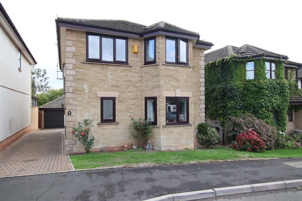 Property photo 1 of 18 Front.Jpg