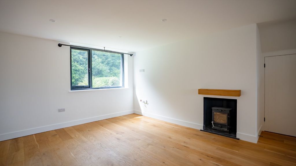 Property photo 3 of 15 Sitting Area