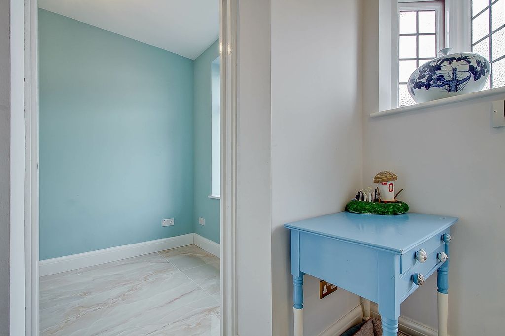 Property photo 3 of 25