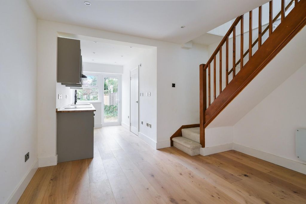 Property photo 2 of 14 Meadow Walk (3).Jpg