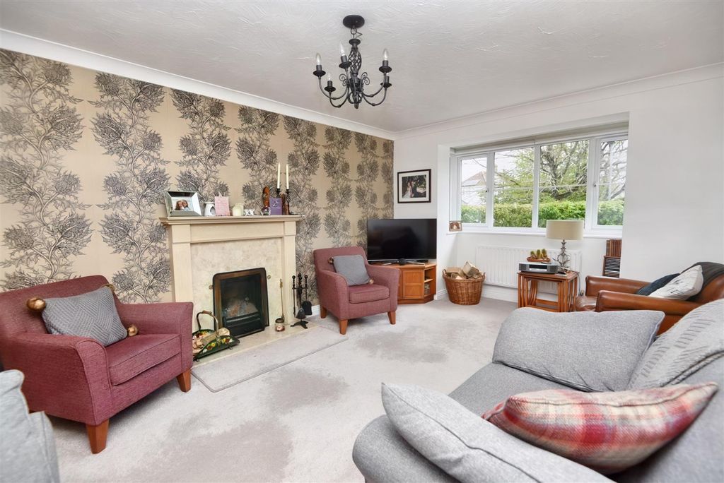 Property photo 3 of 11 Sitting Room