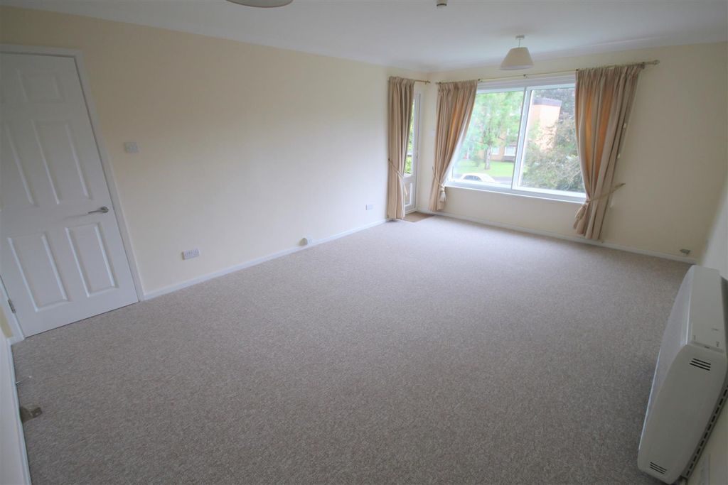 Property photo 3 of 17 Bw Lounge i.Jpg