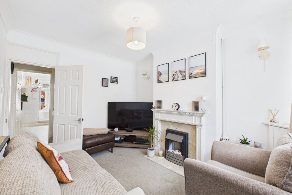 Property photo 2 of 21 Lounge Ewemove Stamford Spalding Bourne Nikki Patt