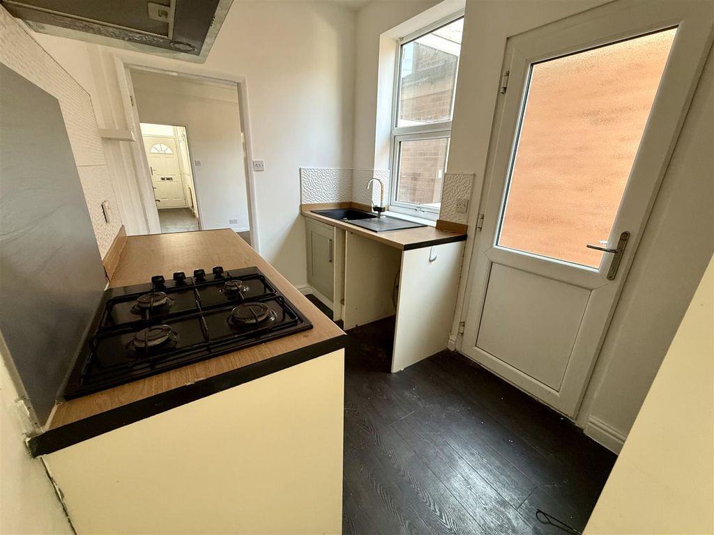 Property photo 3 of 16 Kitchen