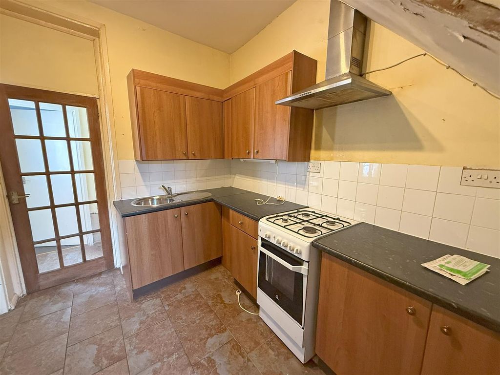 Property photo 2 of 7 Kitchen.Jpg